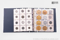 Kleiner Sammler-Nachlass, bestehend aus 1 Münzalbum, insgesamt ca. 100 Münzen, davon ca. 50 x Notgeld, verschiedene Gemeinden, dazu Nebengebiete (DOA,...