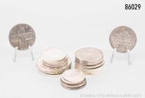 Konv. 22 Münzen, Schweiz und Südafrika, dabei viel Silber, u. a. 5 Franken 1948 und 1963 (Schweiz), 50 Cents 1963 und 1964, 5 Shilling 1952, 1 Rand 19...
