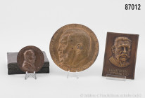 Weimarer Republik, Konv. 3 verschiedene Medaillen bzw. Plaketten auf den Reichspräsidenten Paul von Hindenburg, dabei eine große einseitige Medaille (...