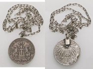 VARIE - Gioielli da antiquariato Collana in AG con moneta da 5 marchi, gr. 38
Buono