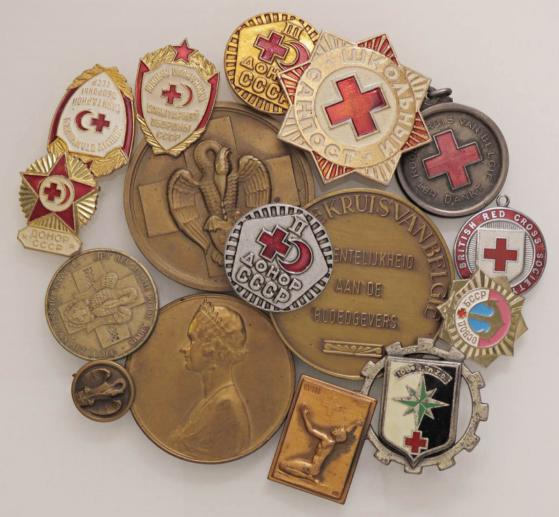 LOTTI - Medaglie VARIE - Lotto di 15 tra medaglie e distintivi della croce rossa...