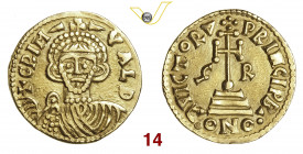 BENEVENTO GRIMOALDO III, Principe (788-806) Solido col nome di Carlo Magno D/ Busto frontale con globo crucigero R/ Croce potenziata su gradini; ai la...