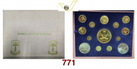 @ GUINEA EQUATORIALE Serie di 27 valori in astuccio (12 in oro e 15 in argento) 1970 • Peso complessivo: 161 grammi in oro e 320 in argento FDC/proof...