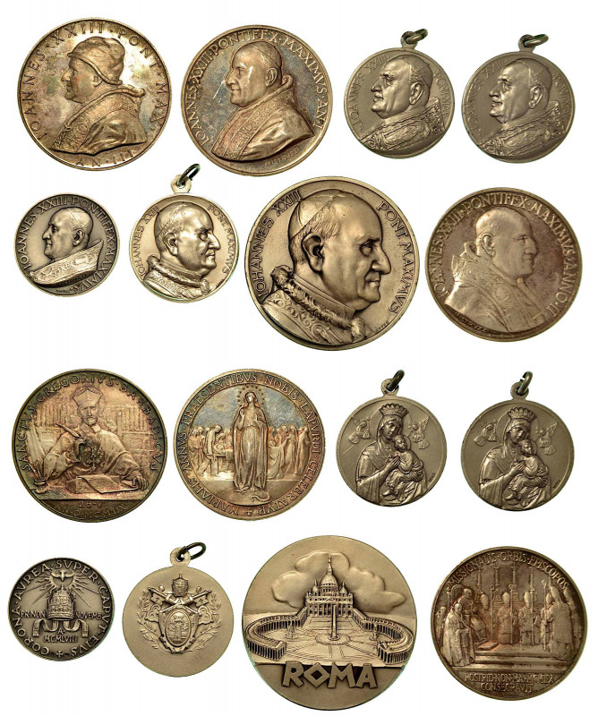Lotto di otto medaglie in argento di papa Giovanni XXIII sia annuali che straord...