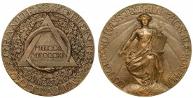REGNO D'ITALIA. Grande Oriente d'Italia. Congresso Internazionale Massonico, Roma 1911. Medaglia in bronzo. Nel campo triangolo con serpente arrotolat...
