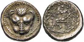 BRUTTIUM, RHEGION, drachme, 466-415 av. J.-C. D/ T. de lion de f., dans un cercle perlé. R/ Jocaste assis à g sur un siège sans dossier, la jambe g. r...