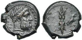SICILE, SYRACUSE, AE bronze, 367-344 av. J.-C. D/ T. l. de Zeus à d. R/ ΣYPAKOΣΙΩN Foudre. A d., aigle à d. SNG ANS 477. 15,93g Flan irrégulier. Patin...