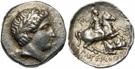 ROYAUME DE PEONIE, Patraos (340-315), AR tétradrachme. D/ T. l. d''Apollon à d. R/ Cavalier coiffé d''un casque avec une haute crête, terrassant de sa...