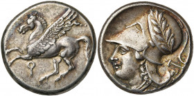 CORINTHE, AR statère, 386-307 av. J.-C. D/ Pégase en vol à g. Dessous, . R/ T. casquée d''Athéna à g., le casque orné d''une couronne de laurier. Sou...