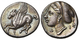 CORINTHE, AR drachme, vers 338-300 av. J.-C. D/ Pégase en vol à g. En dessous, . R/ T. de la nymphe Peirèné à g., les cheveux retenus dans le sakkos....