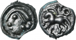 GAULE CELTIQUE, Sequani, AE potin, avant 52 av. J.-C. D/ T. stylisée à g., les cheveux disposés en deux grosses mèches. R/ Cheval à g. Au-dessus, TO. ...