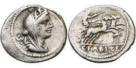 C. Fabius Hadrianus, AR denier, 102 av. J.-C., Rome. D/ B. tourelé et voilé de Cybèle à d. Derrière la tête, ω entre deux points. R/ Victoire conduisa...
