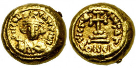 Constant II (641-668), AV solidus, 644-645, Carthage. 3e indiction. D/ B. cour., dr. de f., ten. un gl. cr. R/ VICTOR-I AVG ΔΓ/ CONOB Croix potencée s...