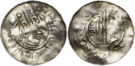 ALLEMAGNE, ESSLINGEN, Henri II (1002-1024), AR denier. D/ T. couronnée à d. R/ Main ouverte posée sur une croix (?), entre un annelet pointé et quatre...