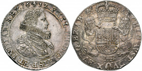 BRABANT, Duché, Philippe IV (1621-1665), AR ducaton, 1632, Bruxelles. Premier type. D/ B. cuirassé à d., une grande fraise au col. R/ Ecu couronné, te...