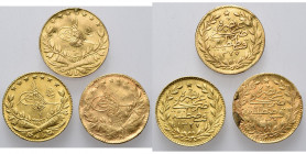 OTTOMAN EMPIRE, lot of 3 gold coins: Mehmet V, 25 kurush, AH 1327, year 3 (mount trace) and 4; Mehmet VI, 25 kurush, AH 1336, year 2 (mount trace).
F...