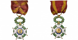 ESPAGNE, Ordre de Saint-Ferdinand, croix d’officier en or, avec feuilles de laurier tournées vers le bas. anneau cannelé et rosette en forme de nœud s...