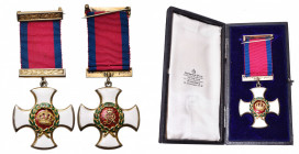 GRANDE-BRETAGNE, Distinguished Service Order, médaille du modèle 1914-1918 au monogramme de Georges V. Ecrin Garrard. Le centre mal fixé.