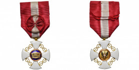 ITALIE, Ordre de la Couronne, croix d''officier en or avec rosette sur le ruban. Petites taches.
