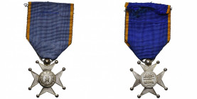 LUXEMBOURG, Ordre d’Adolphe de Nassau, croix de mérite en argent, 1er type avec dates 1292 et 1858 au revers. Ruban insolé d''un côté.