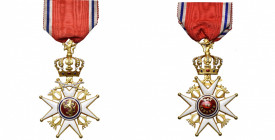 NORVEGE, Ordre de Saint-Olaf, croix de chevalier de 1e classe à titre militaire en or, modèle 1905-1937 avec lion sur la couronne. Rare.