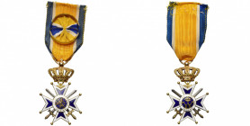 PAYS-BAS, Ordre d''Orange-Nassau, croix d’officier (4e classe) à titre militaire, en or, avec rosette sur le ruban.