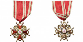 RUSSIE, Ordre de Saint-Stanislas, croix de 3e classe en or (43 mm), modèle 1856-1917. AV, 45 mm. Au revers, poinçons BΔ (Varvara Dietwald) et ΔVAPΔ (E...