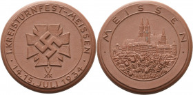 Drittes Reich
 Braune Porzellanmedaille 1934 (Meißen) 1. Kreisturnfest in Meissen. HK Emblem / Albrechtsburg. 36,8 mm Scheuch 2072a Prägefrisch