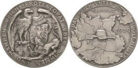 Drittes Reich
 Zinkmedaille 1939 (Karl Goetz) Protektorat Böhmen und Mähren. Adler mit zwei Wappen, darunter nach links liegender Löwe / Helm und Spa...