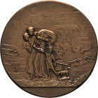 Erster Weltkrieg
 Einseitige Bronzemedaille o.J. (unsigniert) Flüchtlingsmutter mit zwei Kindern und Resten ihrer Habe nach links laufend, im Hinterg...