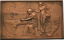 Jugendstil
 Bronzeplakette o.J. (F. X. Pawlik) Junge Frauengestalt sitzt nachdenkend am Tisch und wird von Fortuna, auf Flügelrad ankommend, getröste...