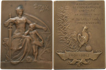 Frankreich
Dritte Republik 1870-1940 Bronzeplakette 1912 (A. Massoulle) Preismedaille der Stenographischen Gesellschaft. Libertas sitzt und schützt K...