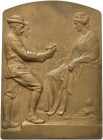 Medaillen
 Einseitige Bronzeplakette 1908 (Stefan Schwartz) Huldigung. Rechts auf einem mit einem Adlerschild versehenen Podest sitzende Personifikat...