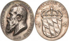 Bayern
Prinzregent Luitpold 1886-1912 Silbermedaille 1905-1912. Luitpold-Medaille. 38,5 x 32 mm. Öse entfernt Nimmergut 545 OEK 460 Vorzüglich