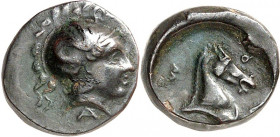 THESSALIEN. 
PHARSALOS (Fársala). AE-Chalkus 11mm (400/344 v.Chr.) 1,88g. Ahenakopf n.r. mit Helm, darauf Skylla, unten A / F-[A-R -] S-[A ] Pferdeko...