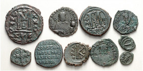 BYZANZ. 
BRONZEMÜNZEN. 48 Bronzen 13-39mm, Großfolles bis Pentanumini.: u.a. Justinianus, Justinus, Leo VI. als Grundstock geeignet.. 

dunkelgrüne...