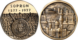 EUROPA. 
UNGARN - Städte. 
SOPRON (Ödenburg). Medaillon "1977" (1976) (v.&nbsp;K.Renner) Sopron 700&nbsp;Jahre. 2&nbsp;Z. Widmung über Königssiegel ...