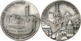 ÜBERSEE. 
ISRAEL. 
Staatsmedaille 1967 a.d. Befreiung v. JERUSALEM am 7. Juni. Stadtmauer / Stilis. Stadtansicht mit Altstadt u. Felsendom. Br. vers...