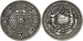 DEUTSCHE STÄDTE. 
Alphabetisch. 
FRANKFURT am Main. Medaille 1887 (v. Lauer, Nürnberg) a.d. 9. Dt. Bundesschiessen. Schütze und Stadtgöttin halten K...