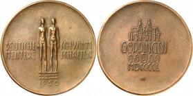 DEUTSCHE STÄDTE. 
Alphabetisch. 
GÖPPINGEN an der Steige. Medaille 1950 (v. FM) a.d. Deutschen Schwimm-Meisterschaften. Nacktes Paar v.v. / stilis. ...