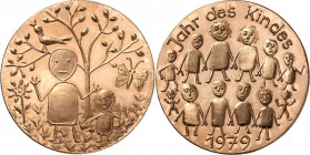 MEDAILLEURE des XIX. bis XXI. Jh.. 
DEUTSCHLAND zeitgenössisch nach 1945. 
KERGER, Horst Rainer *1943. Medaille 1979 Jahr des Kindes 12 Kinder/ 2 Ki...