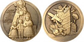 MEDAILLEURE des XIX. bis XXI. Jh.. 
FRANKREICH. 
MOUROUX, Anie *1887 Paris +1978. Medaille o.J. Hl. Nikolaus und die 3 Kinder (Legende). Hl. im Orna...