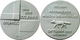 PORZELLAN. 
MEDAILLEN (andere Fa.). 
Rudolstadt (Schwarzburger Werkstätten f. Porzellankunst). Medaille 2019 (Sign. KH, b. Schwarzburger Werkst. f. ...