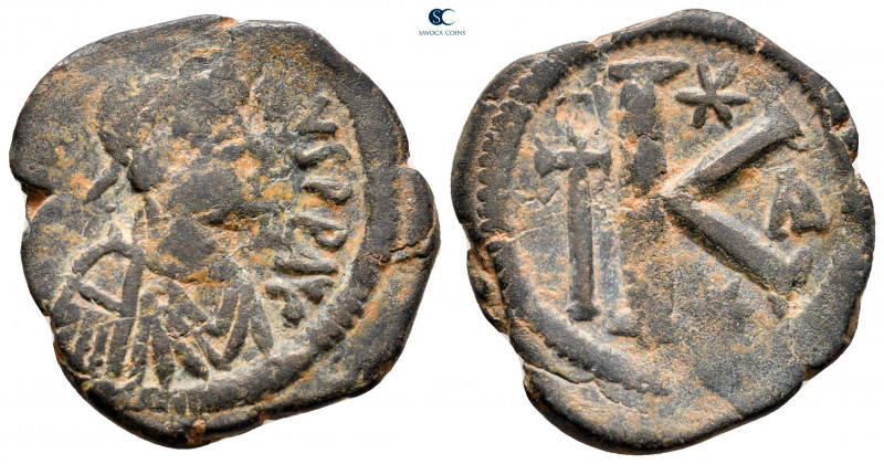 Justin I AD 518-527. Constantinople
Half Follis or 20 Nummi Æ

27 mm, 6,25 g...