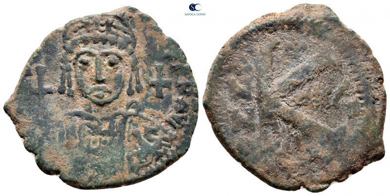 Justinian I AD 527-565. Uncertain mint
Half Follis or 20 Nummi Æ

29 mm, 8,22...