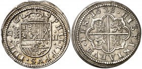 1628. Felipe IV. Segovia. P. 2 reales. (Cal. 933). 7,49 g. Pequeña parte del canto final de riel. Leves golpecitos. Bella. Ex Colección de 2 reales y ...