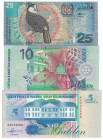 Banknoten, Surinam, Lots und Sammlungen. 5 Gulden 1991 (P.136) I, 10 Gulden 2000 (P.147) I, 25 Gulden 2000 (P.147) III. Lot von 3 Banknoten