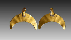 Roman Gold Lunar Pendant 
1st-3rd century AD 

Weight: 0.5 gr
Diameter: 15 mm