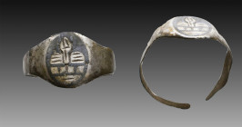 Ancient Silver Ring with decoration on bezel. 1st and 2nd century AD

Weight: 2.0 gr
Diameter: 20 mm