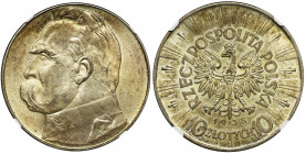 Pilsudski, 10 zloty 1938 - NGC MS63 Piękny, menniczy egzemplarz z intensywnym połyskiem. Moneta w delikatnej, naturalnej patynie.&nbsp; Rzadszy roczni...